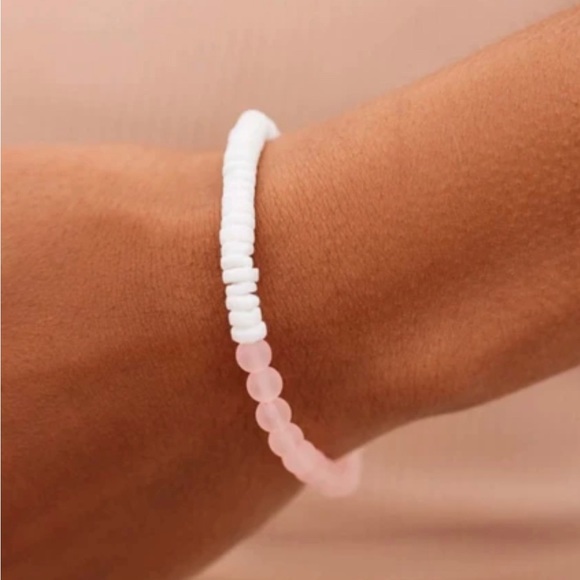 BRAND NEW - Pura Vida Puka Shell & Frosted Bead Stretch Bracelet in color Pink - Picture 3 of 7